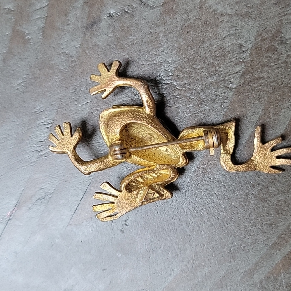 Cutest Tree Frog Brooch - Picture 3 of 4